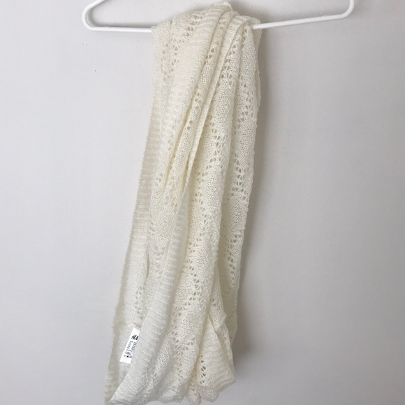 H&M Knit Infinity Circle Scarf Cream White